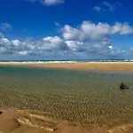 Bel Appartement En Bord De Mer Avec Piscine