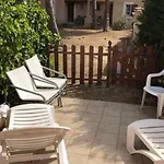 Villa Mitoyenne Calme Avec Piscine, Jardin Et Parking Prive, A Proximite De La Plage Et Commerces - Fr-1-607-33