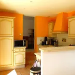 Spacious And Bright House With Swimming Pool