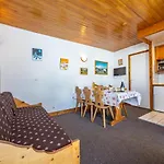 Appartement Skis Aux Pieds A Tignes Avec Balcon, 6 Couchages, Proche Commerces Et Navettes - Fr-1-502-480