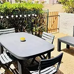 Appartement T2 Avec Grande Terrasse, Parking, Animaux Admis Et Piscine - Fr-1-195-94