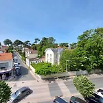 Appartement Centre-Ville Saint-Palais, 400M Plage, Balcon, Parking Prive - Fr-1-550-58