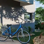 Villa Des Arts, 100 Meters From The Sea, Swimming Pool, Wifi, Air Conditioning And 6 Bikes