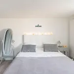 Appartement 200 M Plage Avec Terrasse Et Jardin