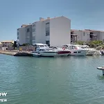 Nuit A Bord Du Jeshua Bateau A Quai Sur La Marina De Saint Cyprien