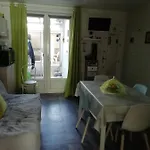 Pornichet A 50M De La Mer Et 800M De La Gare Loue Un Appartement Rdc Avec Cour Dans Une Petite Copropriete Opropriete