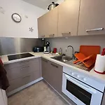 Appartement T2 + Cabine, 5 Couchages, Plage A Proximite, Parking, A Port Leucate - Fr-1-81-591