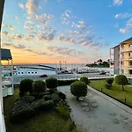Appartement Avec Sauna Et Piscine Au Bord De Mer