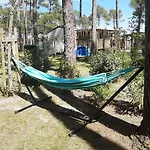 Charmant Mobilhome Avec Espace Vert Au Milieu Des Pins Proche De La Plage Sur Le Camping 