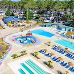 Charmant Mobilhome Avec Espace Vert Au Milieu Des Pins Proche De La Plage Sur Le Camping 