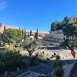 Montpellier Centre - La Fenetre De L'Ecusson