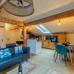 Cozy Apartment In The Village Center