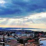 Appartement Au Vieux Village Magnifique Vue!