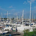 Studio Pour 4 Personnes Proche Du Port Et Des Plages