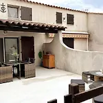 Maison Climatisee Avec Piscine, Terrasse Et Place De Parking Privative