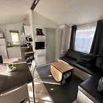 Mobil Home Moderne Avec Grand Terrasse