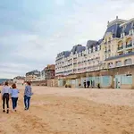 700 M De La Plage, L'Echo Des Pins