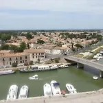 Villa A Deux Pas De La Cite Medievale Dans Une Residence Tres Calme