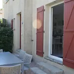 Villa A Deux Pas De La Cite Medievale Dans Une Residence Tres Calme