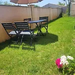 Petit Pavillon Cosy Avec Exterieur