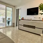 Appartement 3 Pieces, Front De Mer, Acces Direct Plage, Equipements Modernes - Fr-1-225-796