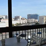 Appartement Climatise 3 Pieces Avec Loggia, Parking Et Parc Collectif, A 400M De La Plage - Fr-1-225D-111