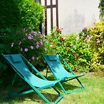 Cottage With Large Garden 15 Minutes Walk From The Beach