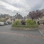 La Cour Des Teinturiers