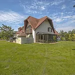 La Villa Boutrois Family House With Beautil Garden