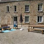 Jolie Maison En Pierre Proche Centre-Ville