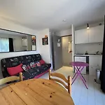 Studio Proche Plage Avec Terrasse Et Piscine A Saint-Cyprien - Fr-1-106-64