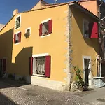 A La Venise Provencale