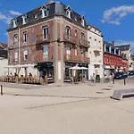 A Cote De La Mer
