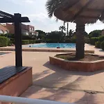 Studio Cabine Familial, Rez De Chaussee,Piscine Et Parking Prives