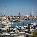 Le Phare Du Port