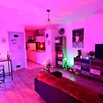 Luxe Sauna Privatif Et Grand Bain Jacuzzi A Deux A Biscarosse Plage Pour Nuit Romantique Avec Decoration Led Et Bougies