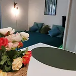 Studio Near Parking With Wifi Center