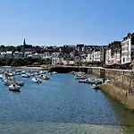 Comfortable Holiday Home With Partial Sea Views, Douarnenez-Treboul