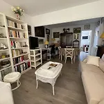 Arcachon: Appartement T2 Avec Acces Direct A La Plage, Terrasse Et Parking Prive - Fr-1-474-59