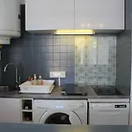 Appartement T2 En Rdc Avec Terrasse, A 500M Du Centre De Port-La-Nouvelle, Parking Et Animaux Admis - Fr-1-229C-81