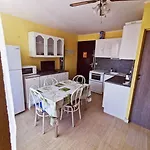 Joli Studio Cabine Dans Residence En Bord D'Etang