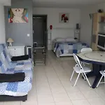 Studio 44, Heliopolis E Au Village Naturiste