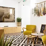 Jolis Appartements A 2 Pas Du Vieux Port Dans Immeuble Avec Gardien