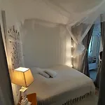Romance A 70 M De La Plage