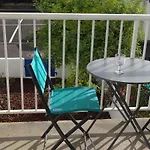 Studio Pour 2, Lumineux, 300M De La Plage, Vue Sur La Mer