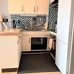 Appartement 2 Pieces Climatise Avec Balcons, Proche Plage Et Commerces, Port-La-Nouvelle - Fr-1-229C-83