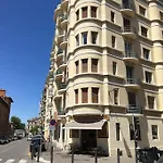 Flc - St Charles 100 M, 10 Guests 3 Rooms - Box En Sus