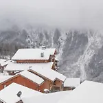Montseti - 3 Bedroom Ski-In Ski-Out Apartment