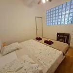 Charming Authentic Apartment In Central Location
