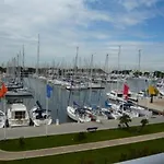 Appartement 2 Pieces, 5 Couchages Avec Piscine Et Parking A Port Camargue - Fr-1-731-31
